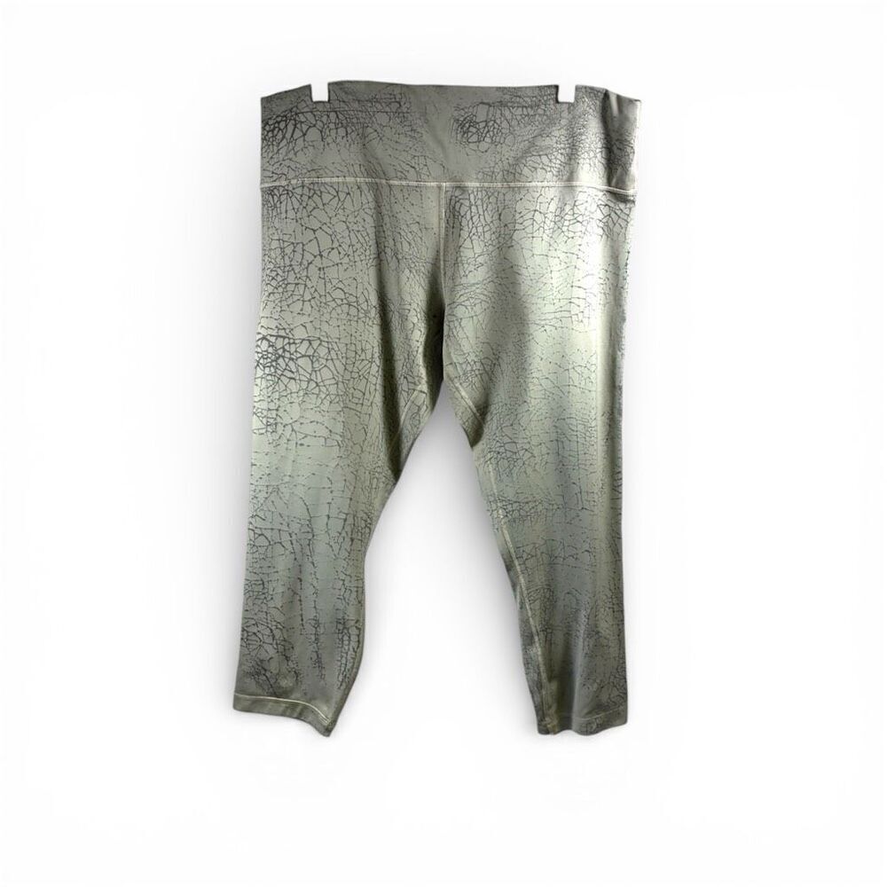 Lululemon Wunder Under Cropped in Gray Cracked Size 20